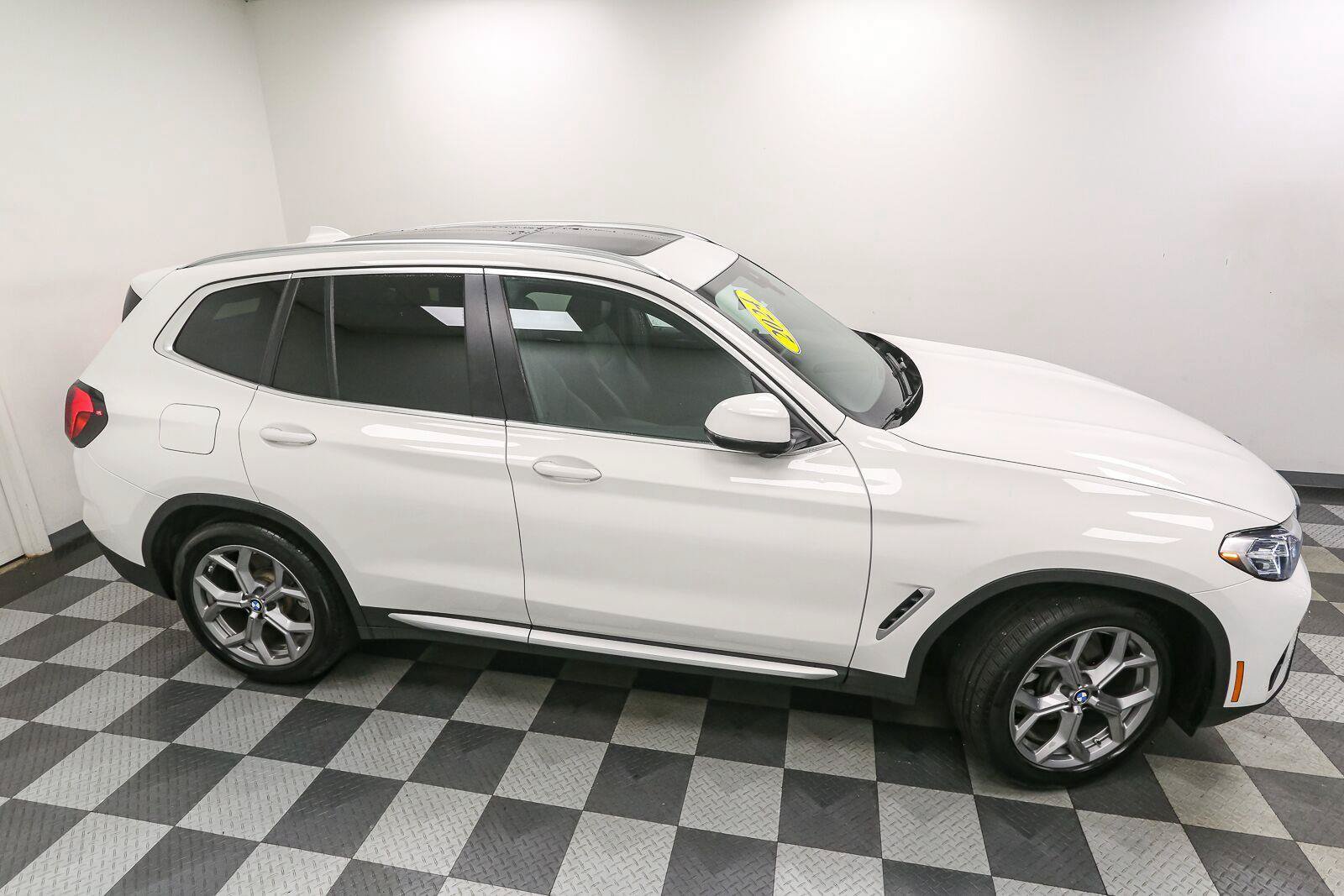 Used 2024 BMW X3 xDrive30i AWD/4WD image 5