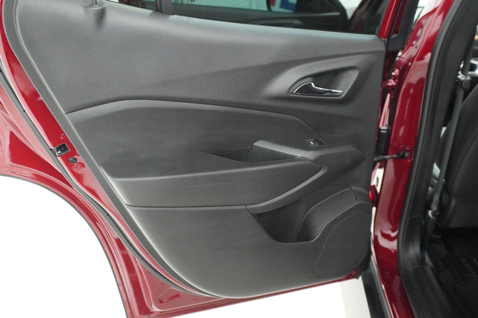 Used 2025 Chevrolet Trax LT w/ Driver Confidence Package FWD image 10