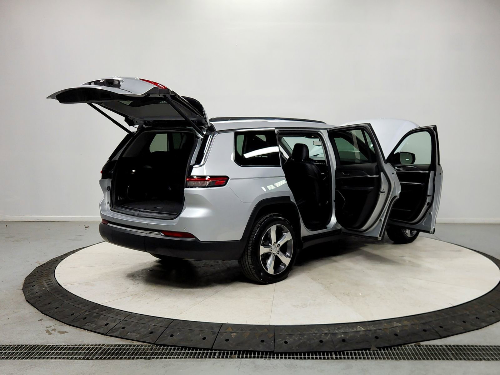 Used 2021 Jeep Grand Cherokee L Limited w/ Trailer Tow Group (B) image 15