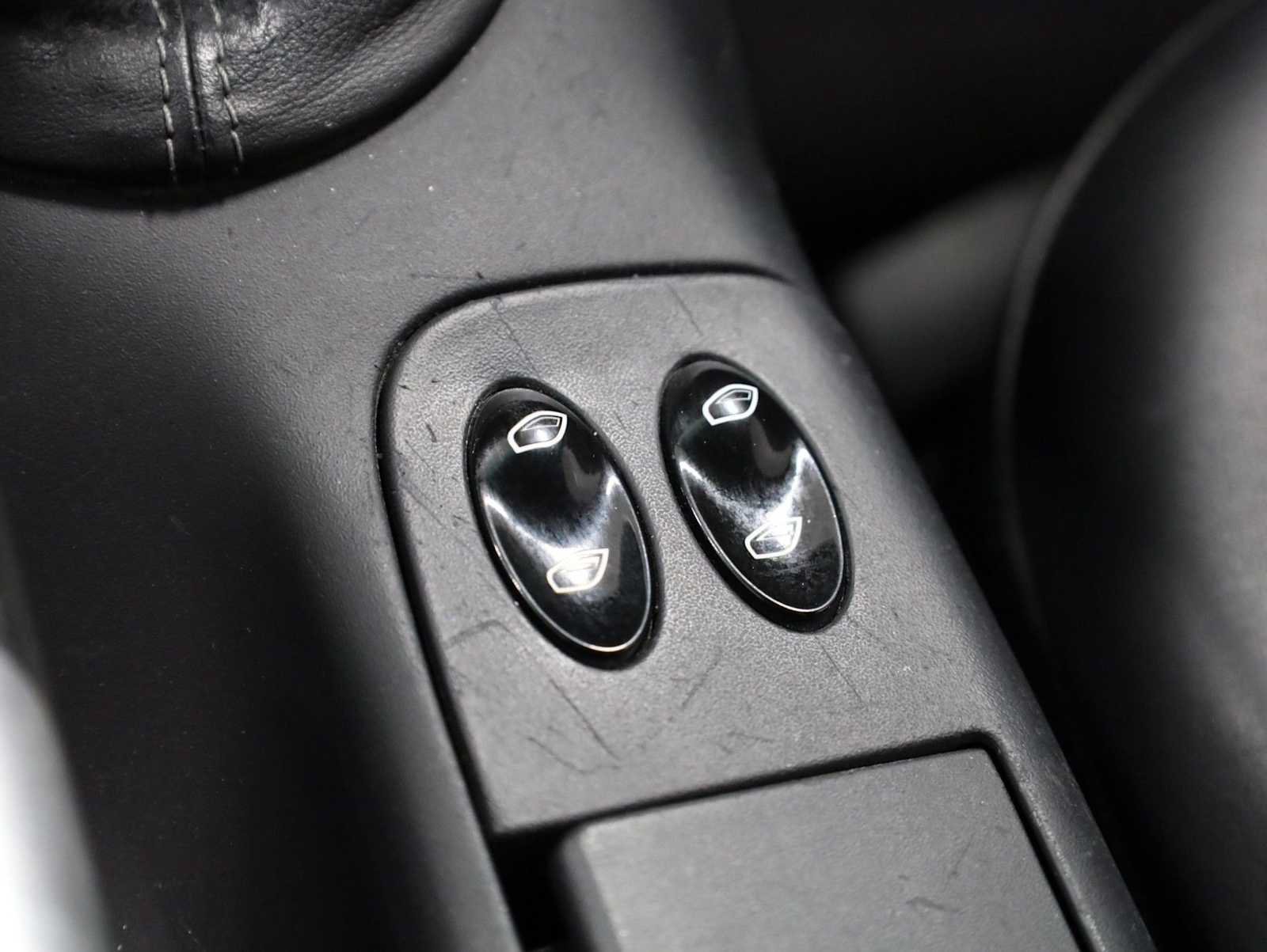 Used 2000 Porsche Boxster RWD image 23