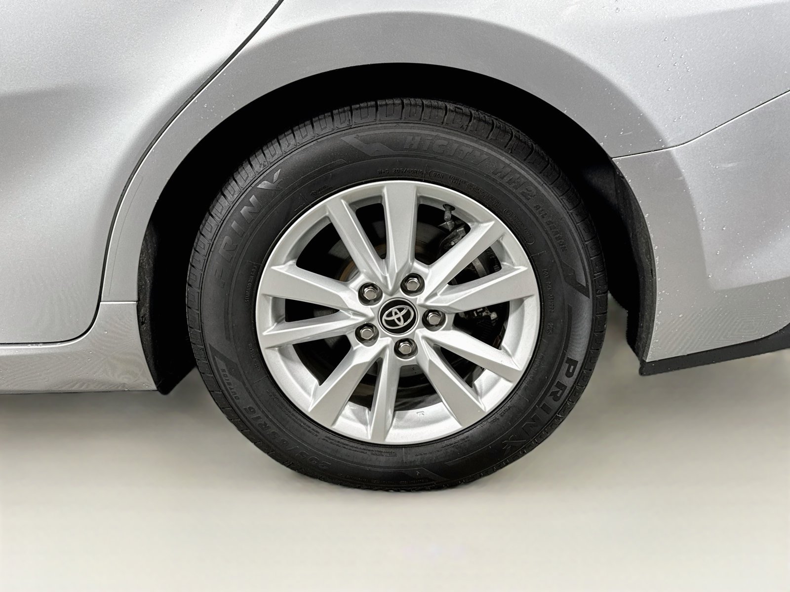 Used 2025 Toyota Camry LE FWD image 29
