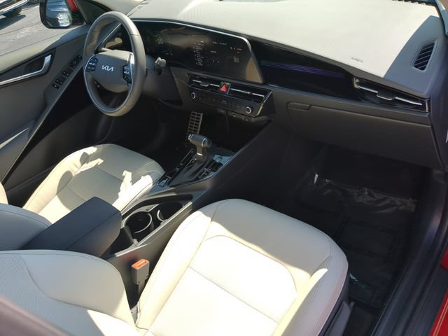 Used 2024 Kia Niro EX Touring FWD image 13