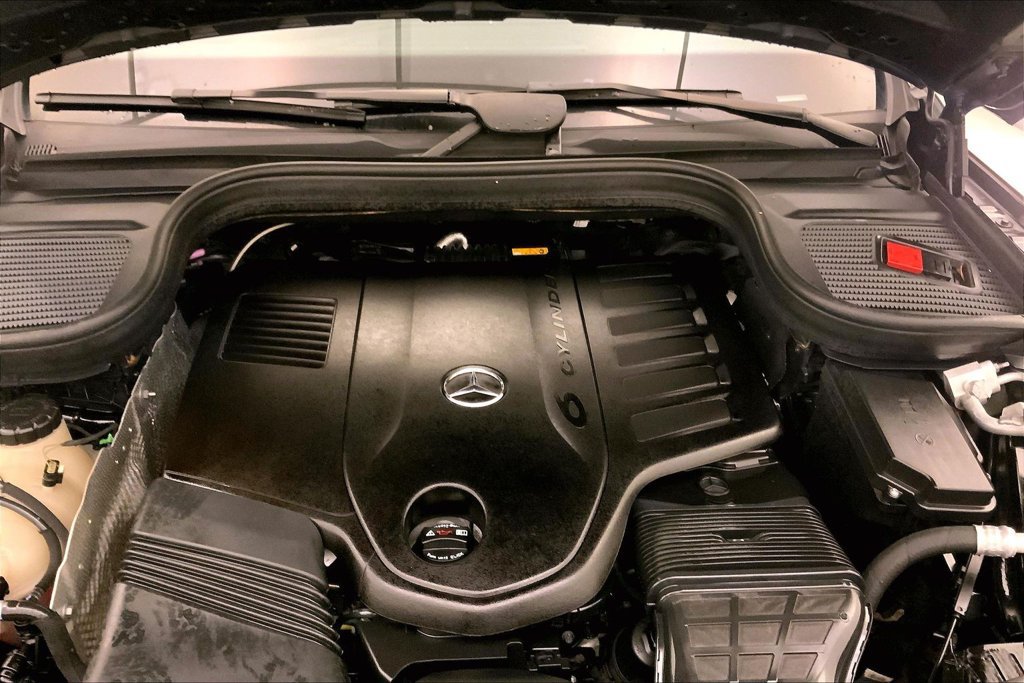 Used 2024 Mercedes-Benz GLS 450 4MATIC image 9