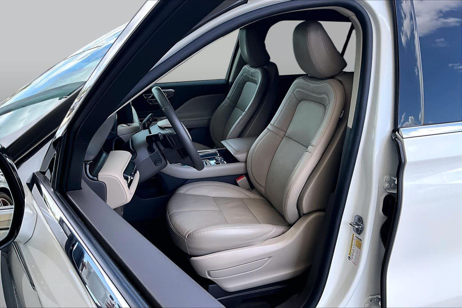 Used 2023 Lincoln Aviator Reserve w/ Elements Package Plus RWD image 8