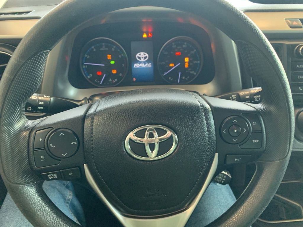 Used 2018 Toyota RAV4 LE image 5