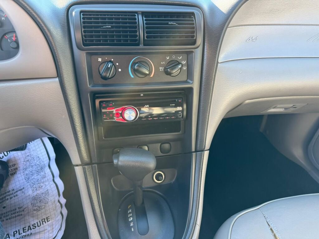 Used 2004 Ford Mustang Deluxe image 11