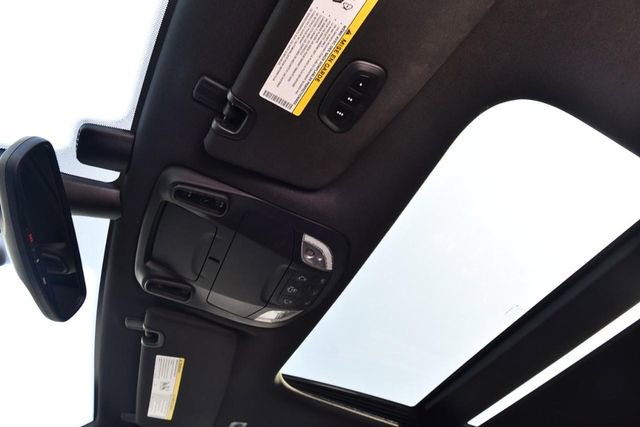 Used 2018 Chrysler Pacifica Limited w/ Advanced Safetytec Group FWD image 24