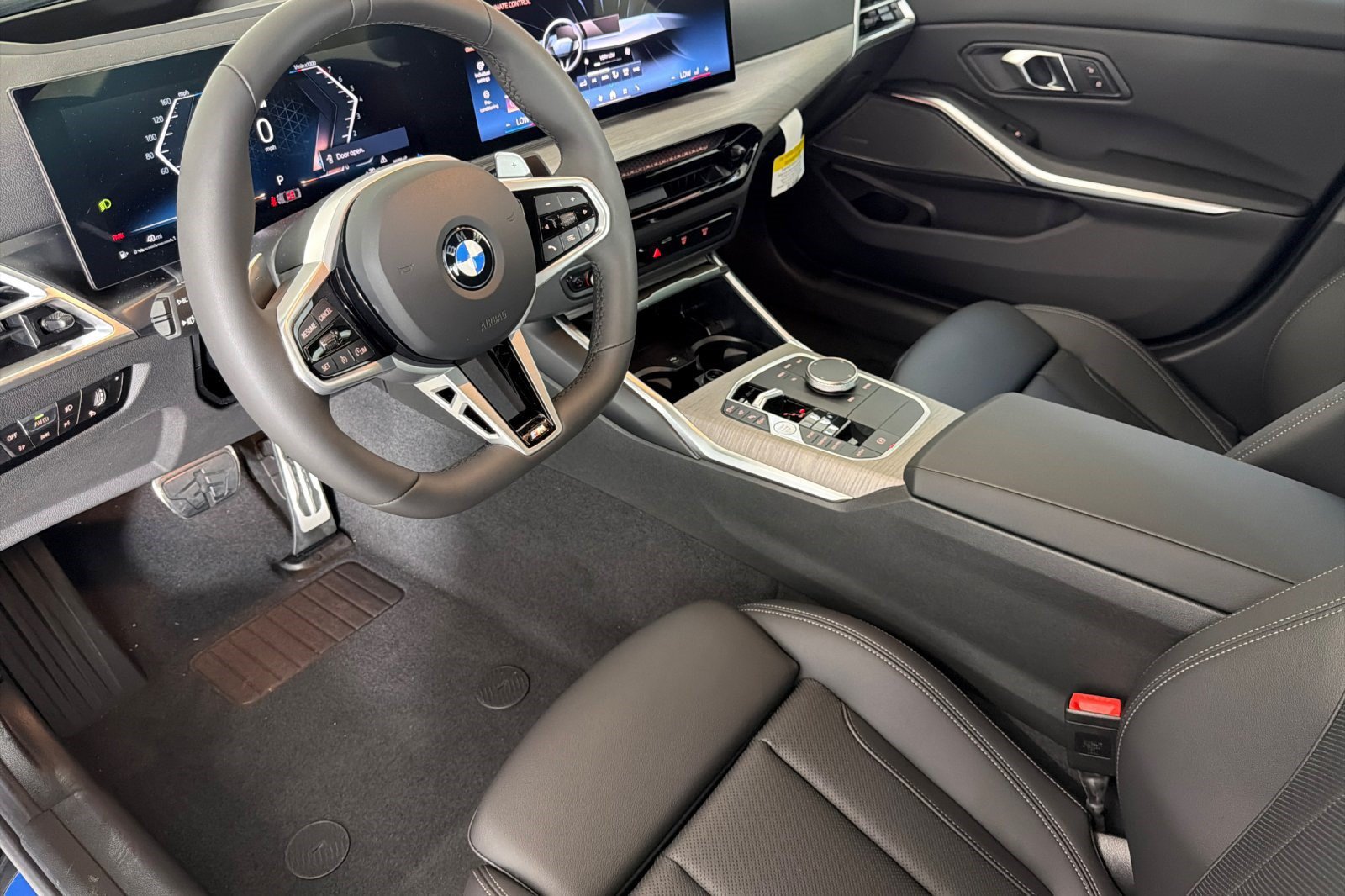 New 2026 BMW 330i Sedan w/ M Sport Package RWD image 4