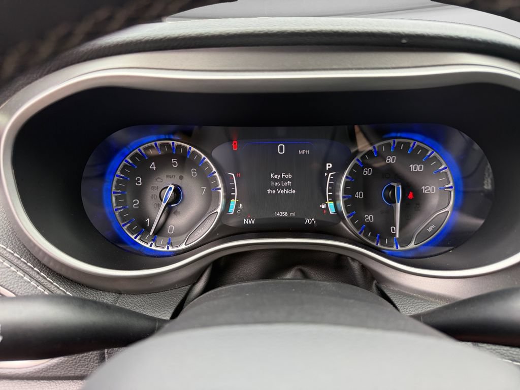 Used 2025 Chrysler Pacifica Select AWD/4WD image 24