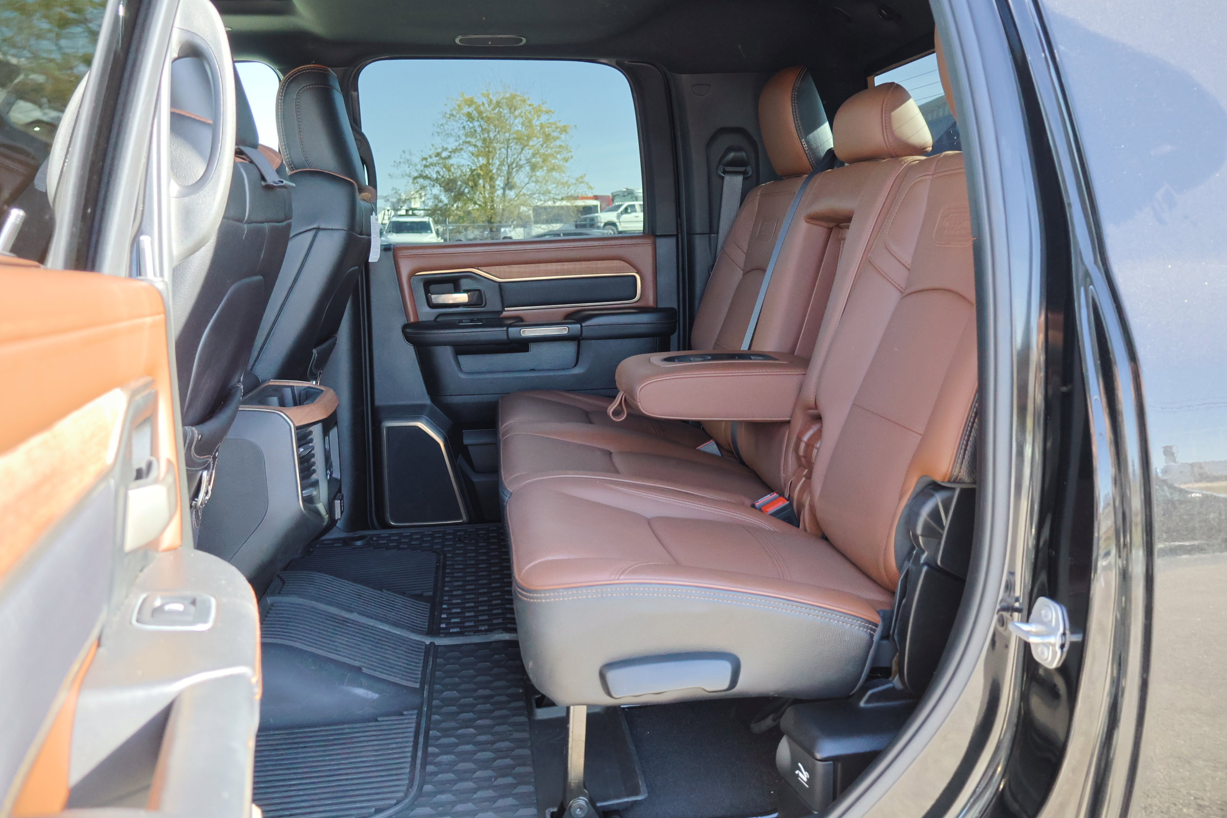 Used 2024 RAM 2500 Limited w/ Towing Technology Group image 25