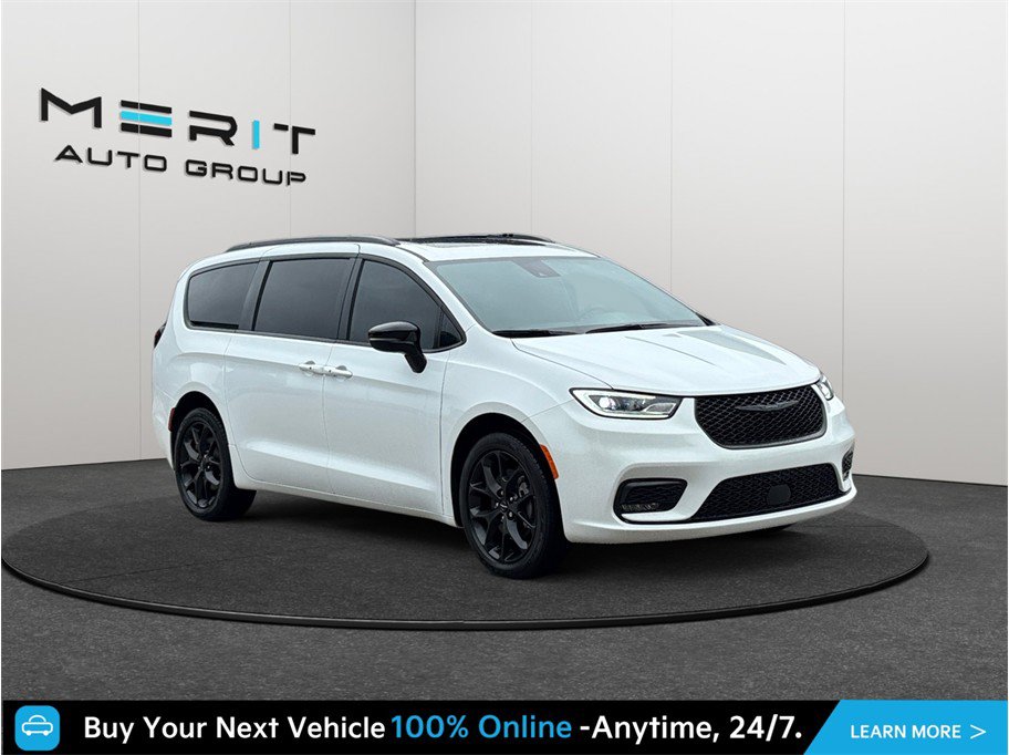 Used 2024 Chrysler Pacifica Limited w/ S Appearance Package