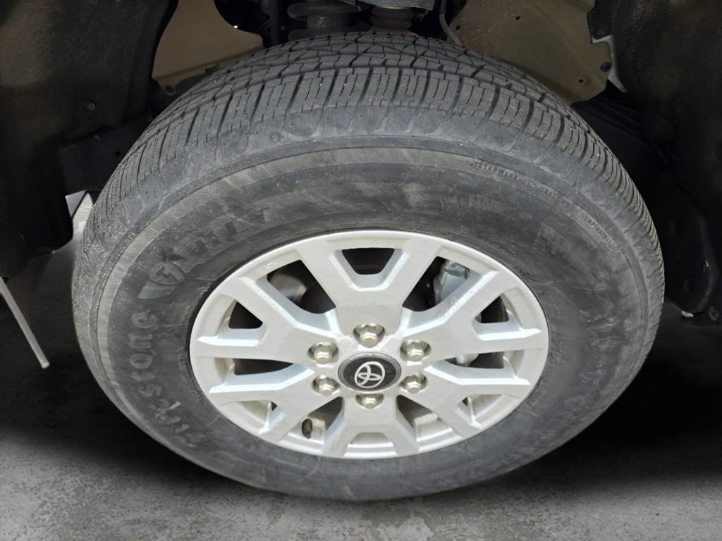 Used 2025 Toyota Tacoma SR5 AWD/4WD image 30