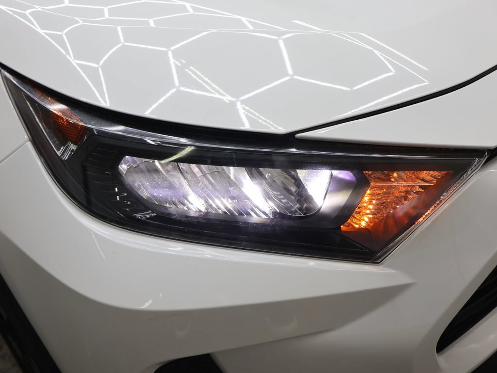 Used 2019 Toyota RAV4 LE FWD image 28