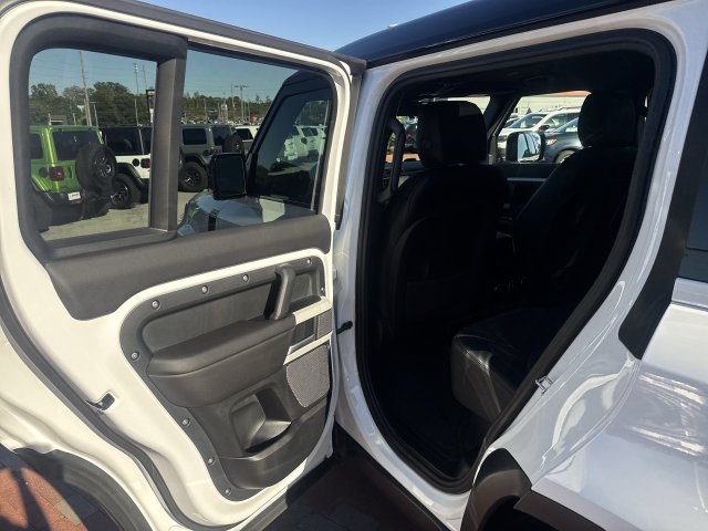 Used 2024 Land Rover Defender 110 SE AWD/4WD image 27