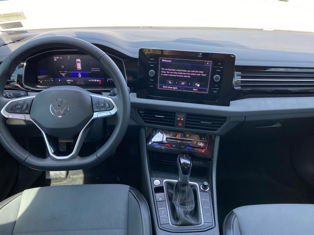 Certified 2025 Volkswagen Jetta SE w/ Black Wheel Package image 11