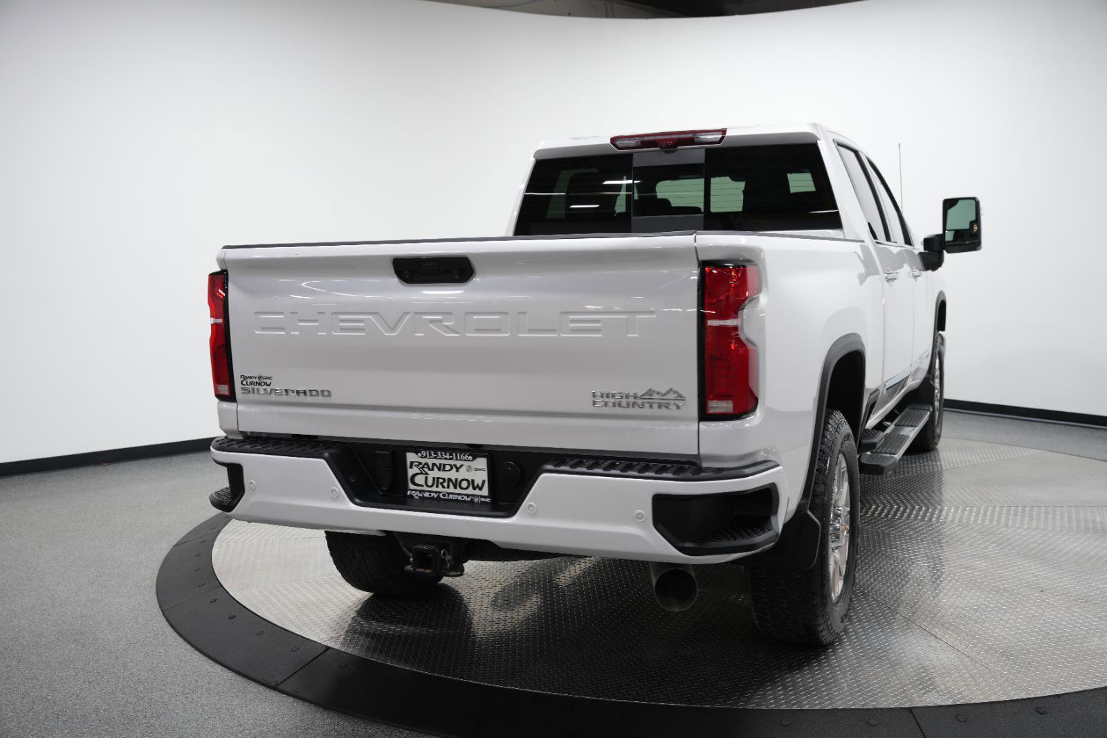 Used 2025 Chevrolet Silverado 2500 High Country w/ High Country Premium Package AWD/4WD image 8