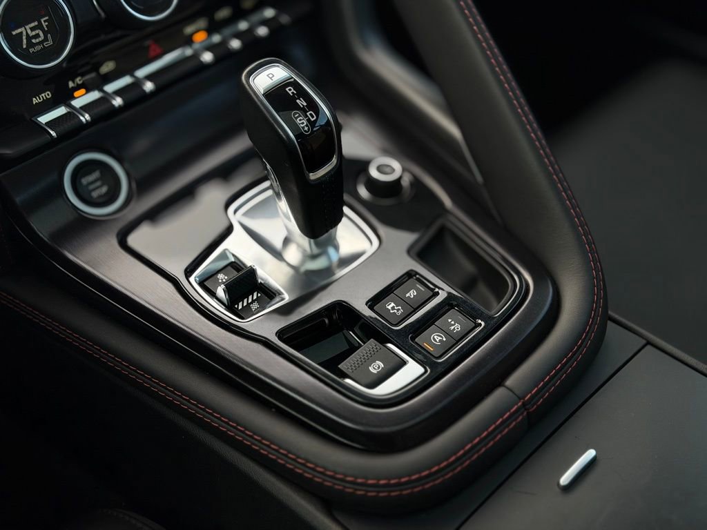 Used 2020 Jaguar F-TYPE Checkered Flag image 14