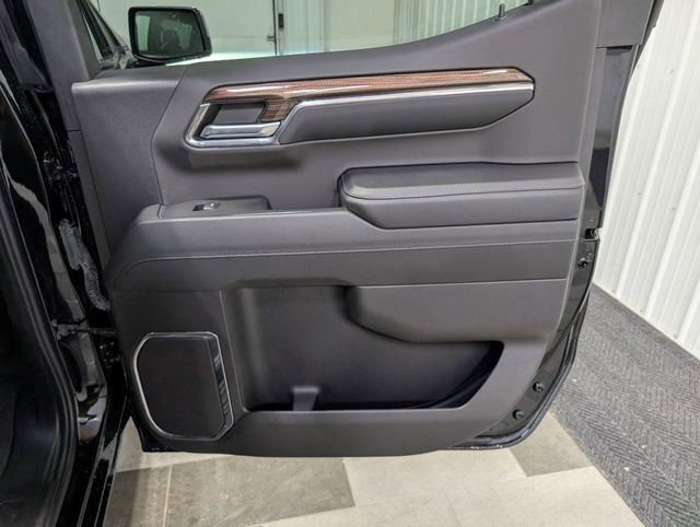 Used 2024 Chevrolet Silverado 1500 LT image 25