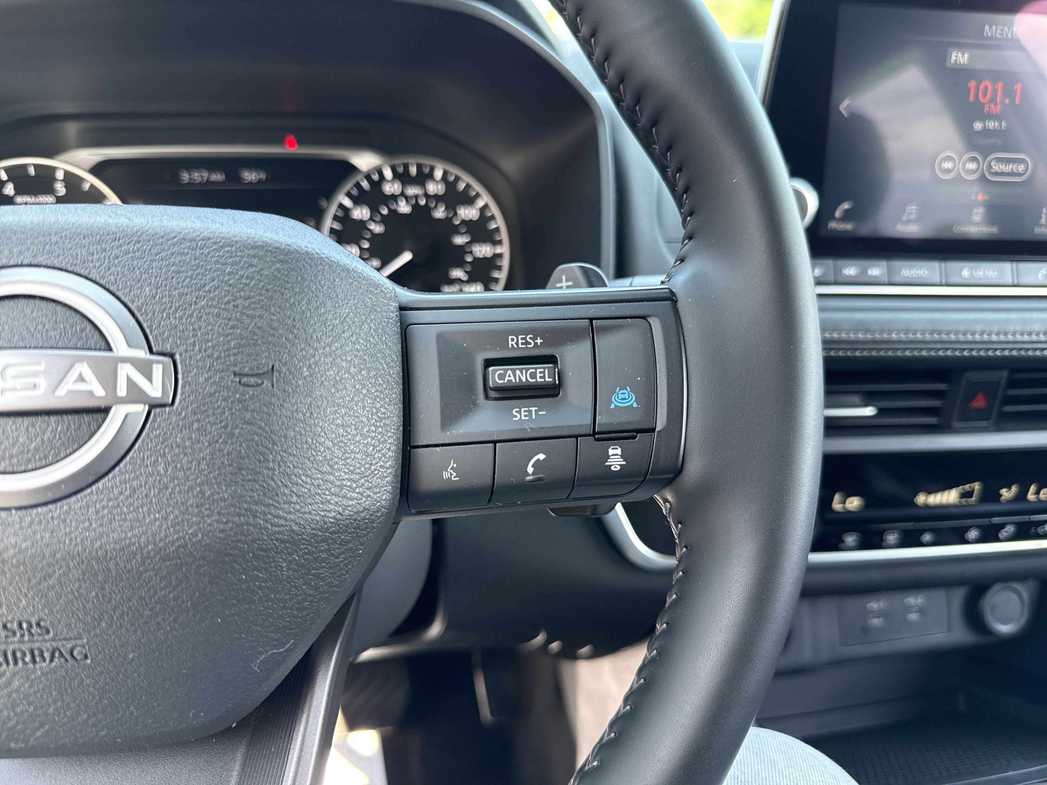 Used 2025 Nissan Rogue SV AWD/4WD image 19
