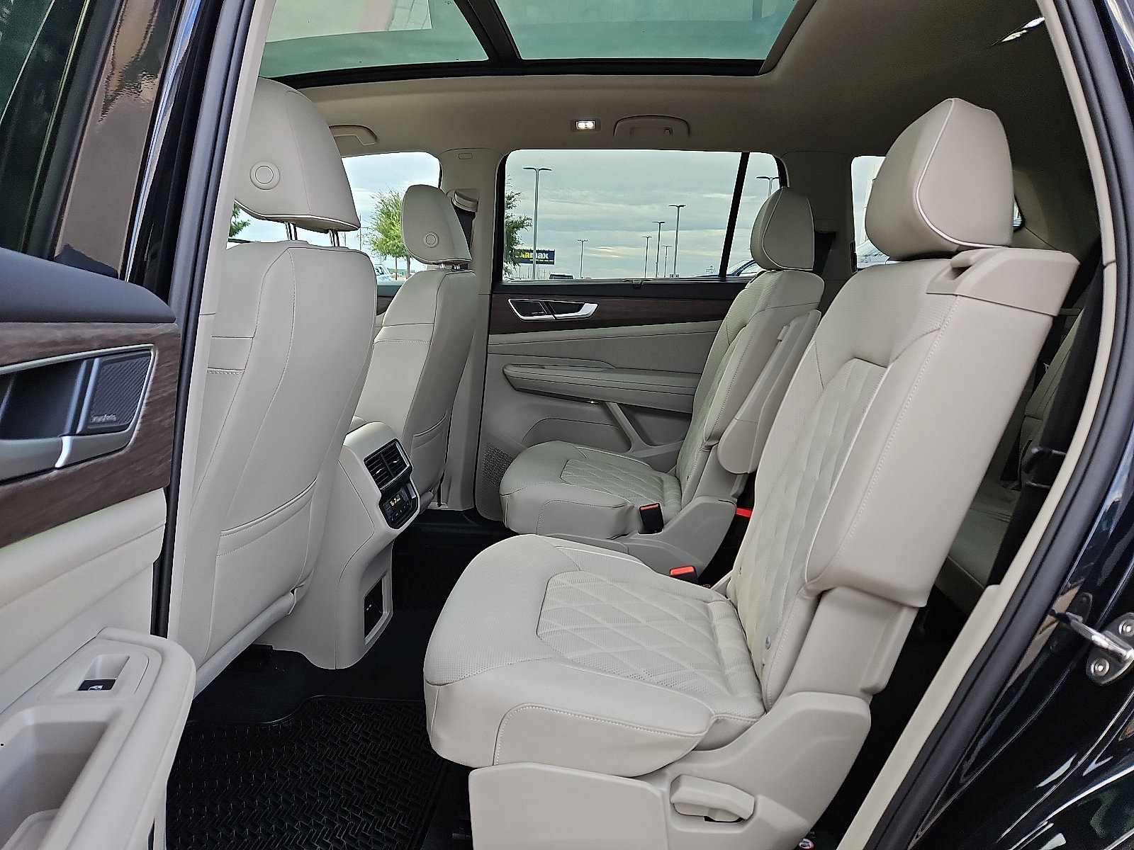 New 2026 Volkswagen Atlas SEL Premium R-Line image 11