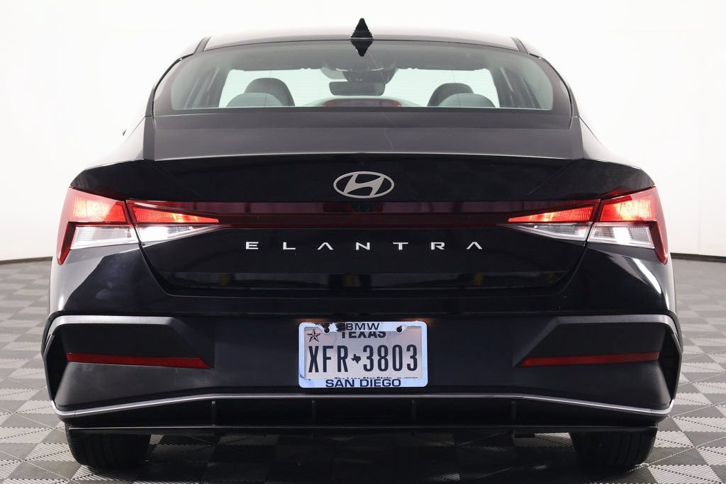 Used 2024 Hyundai Elantra SEL FWD image 5