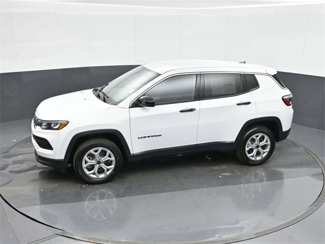 Used 2025 Jeep Compass Sport image 34