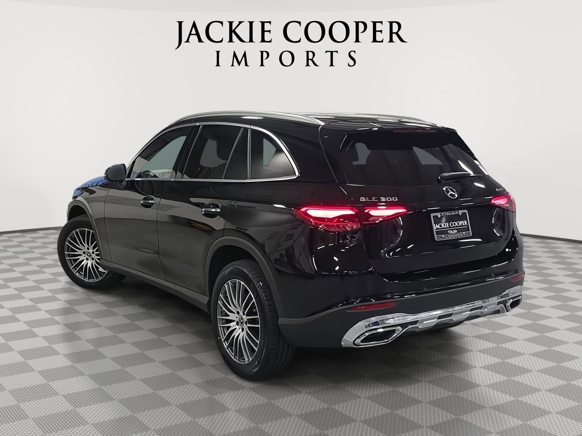 Used 2025 Mercedes-Benz GLC 300 4MATIC image 7