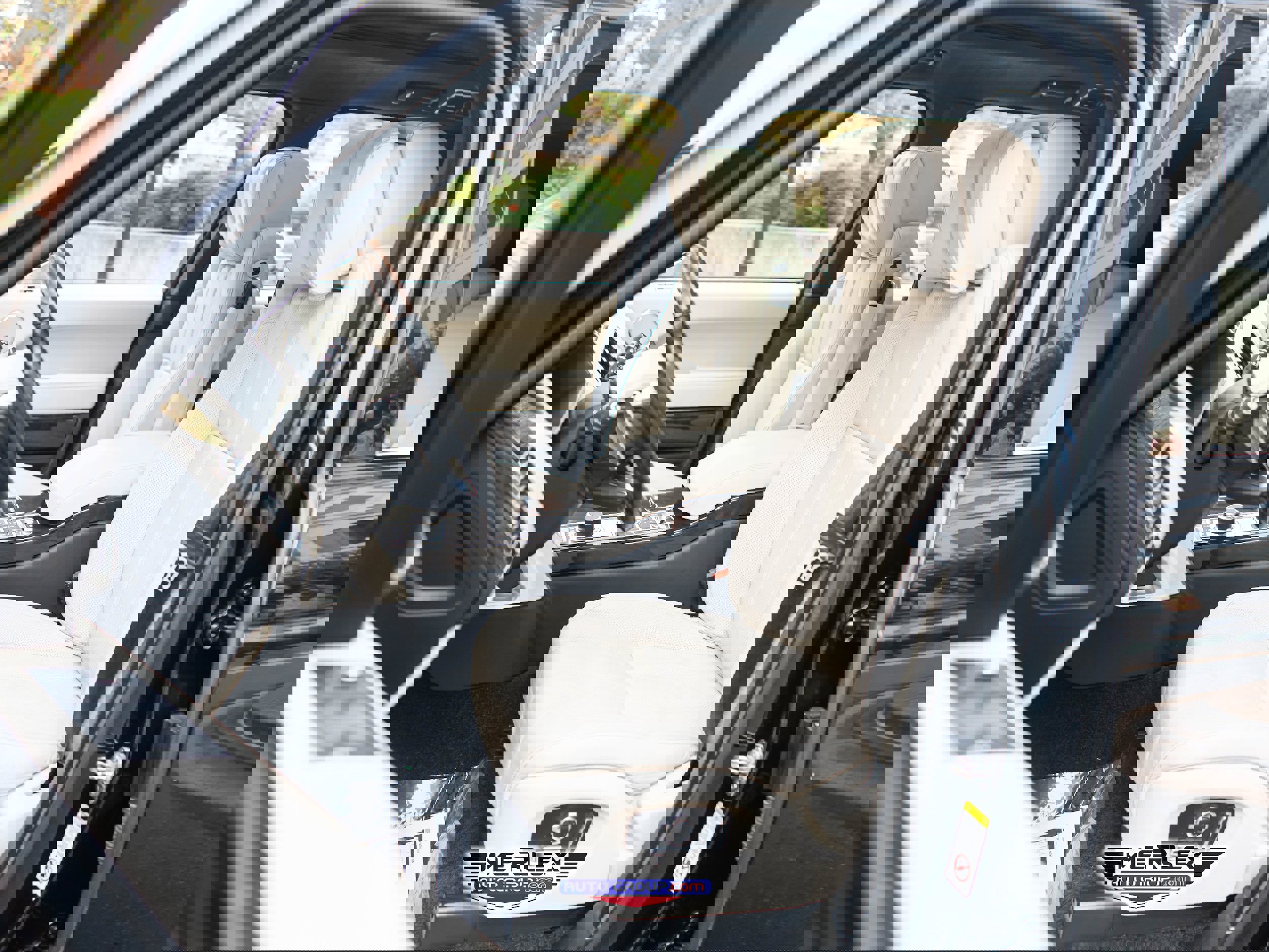 Used 2016 Land Rover Range Rover Autobiography image 16