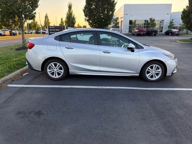 Used 2018 Chevrolet Cruze LT w/ Sun And Sound Package FWD image 10