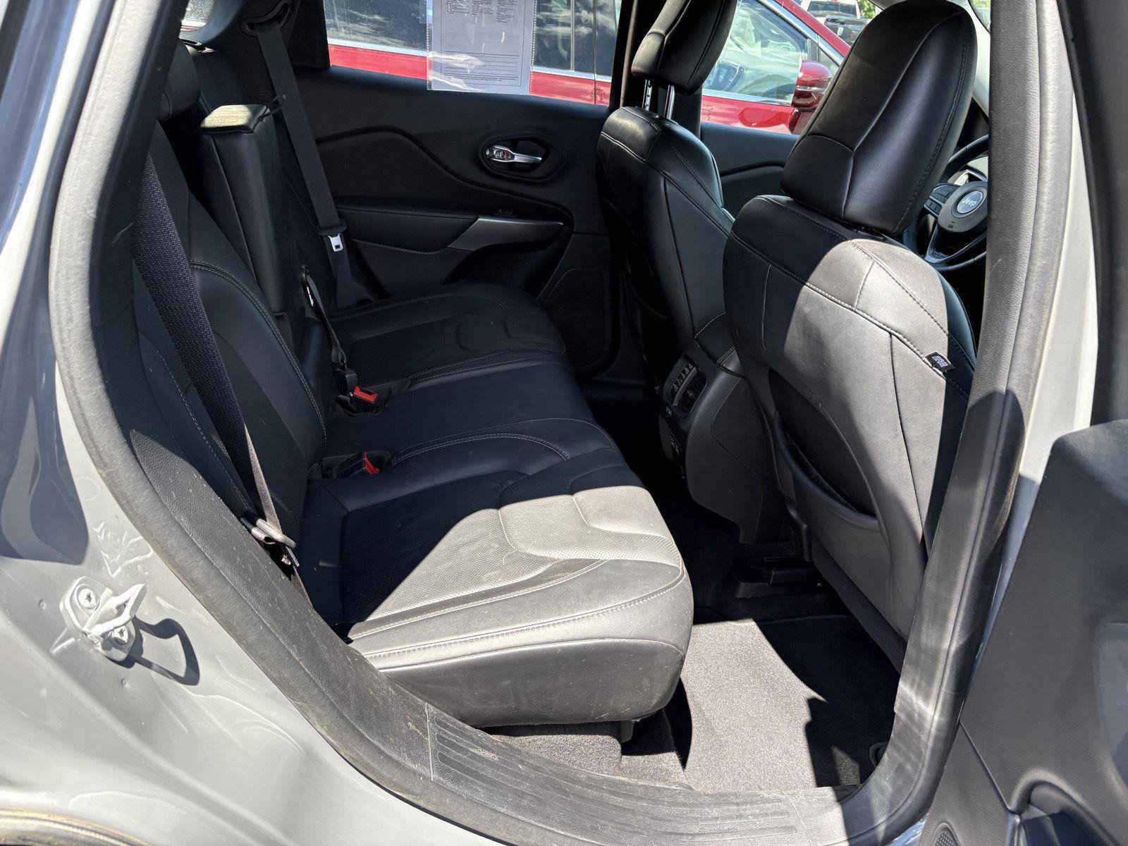 Used 2021 Jeep Cherokee Latitude Lux w/ Comfort/Convenience Group AWD/4WD image 17