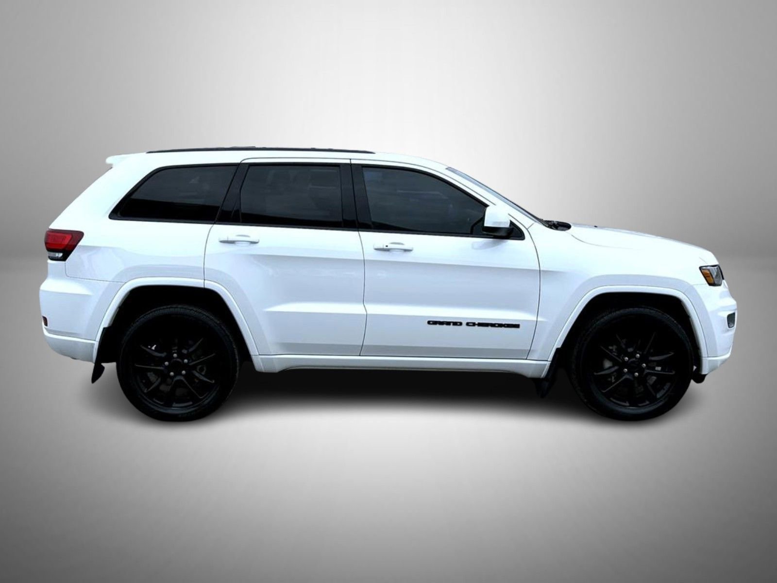 Used 2020 Jeep Grand Cherokee Altitude image 4