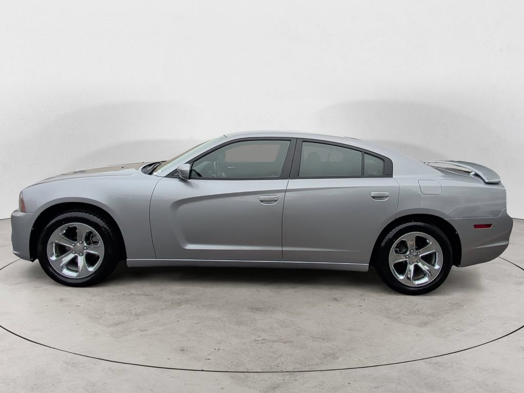 Used 2014 Dodge Charger SE w/ Sport Appearance Group RWD image 2