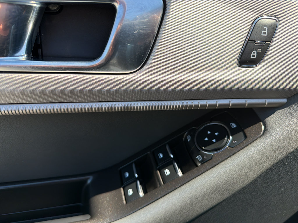 Used 2025 Ford Explorer Active RWD image 17