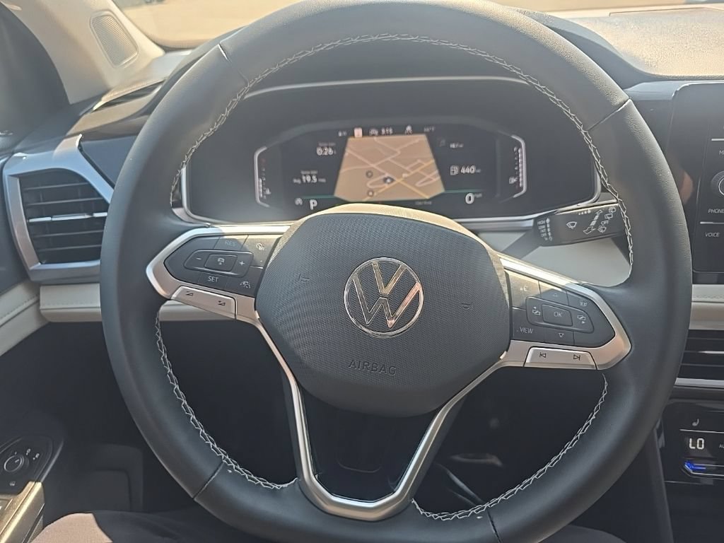 Used 2025 Volkswagen Taos SEL AWD/4WD image 13