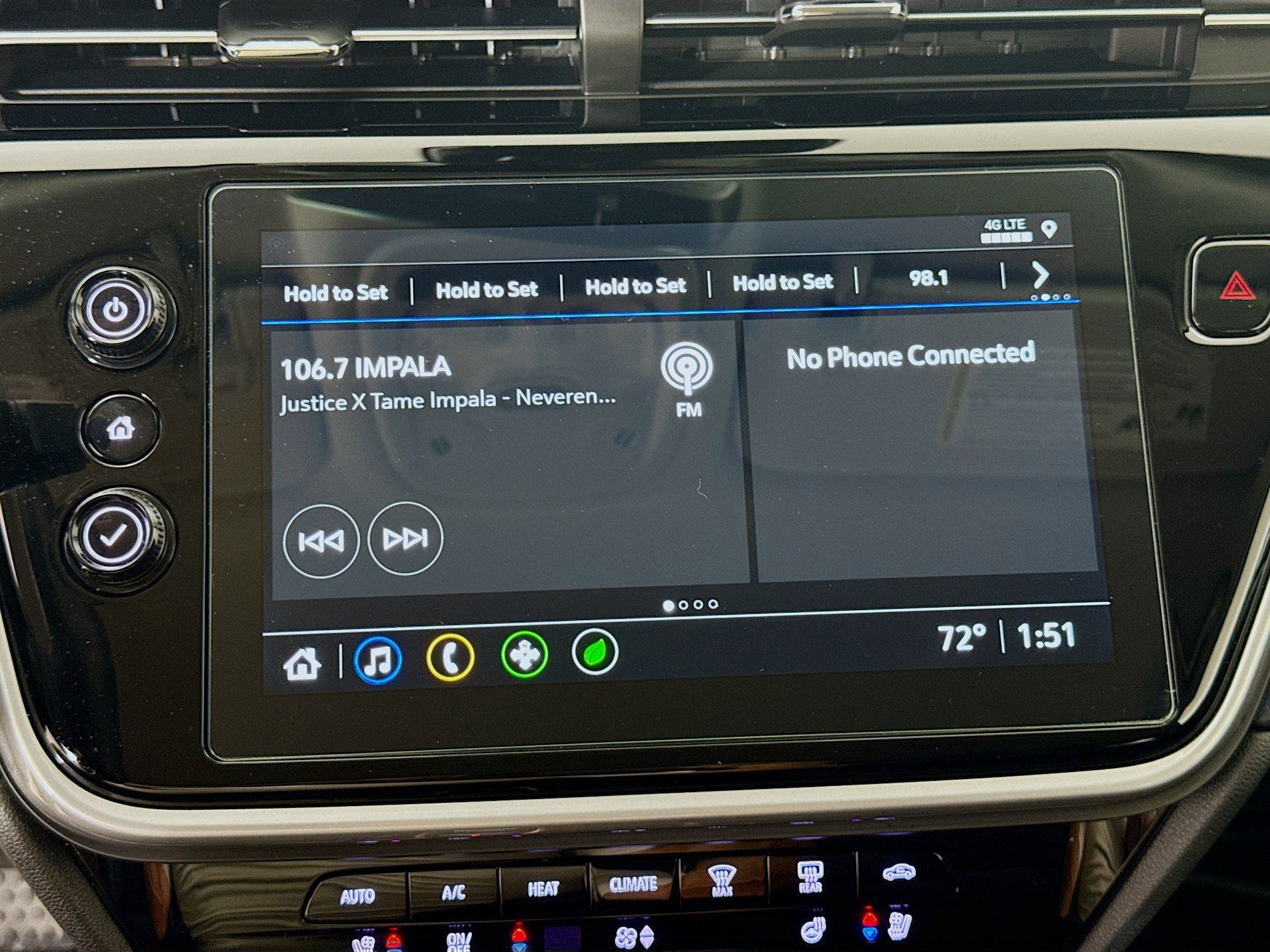 Used 2023 Chevrolet Bolt EUV Premier FWD image 16