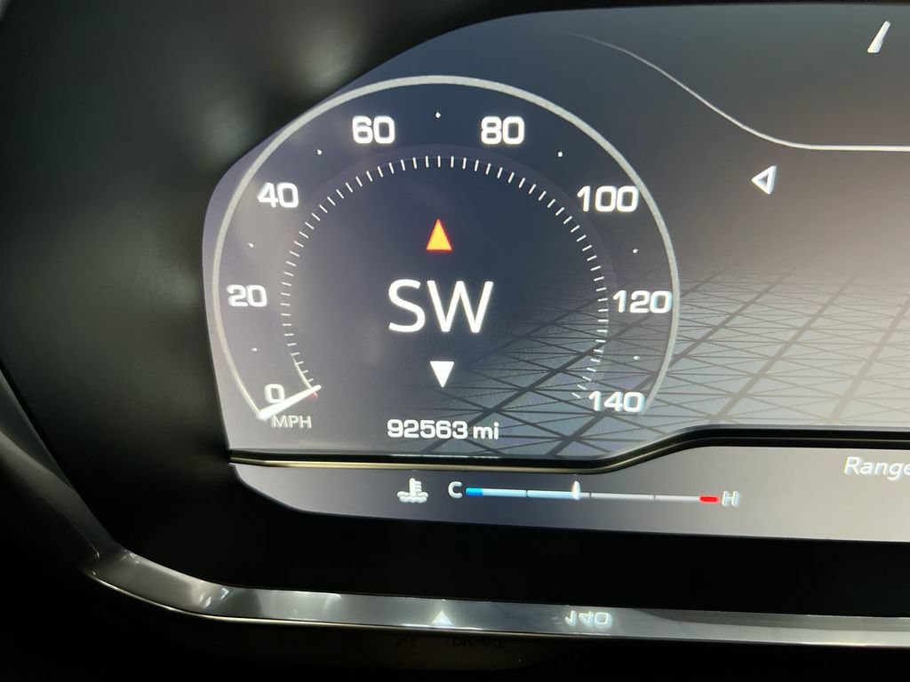Used 2022 GMC Yukon XL AT4 AWD/4WD image 13