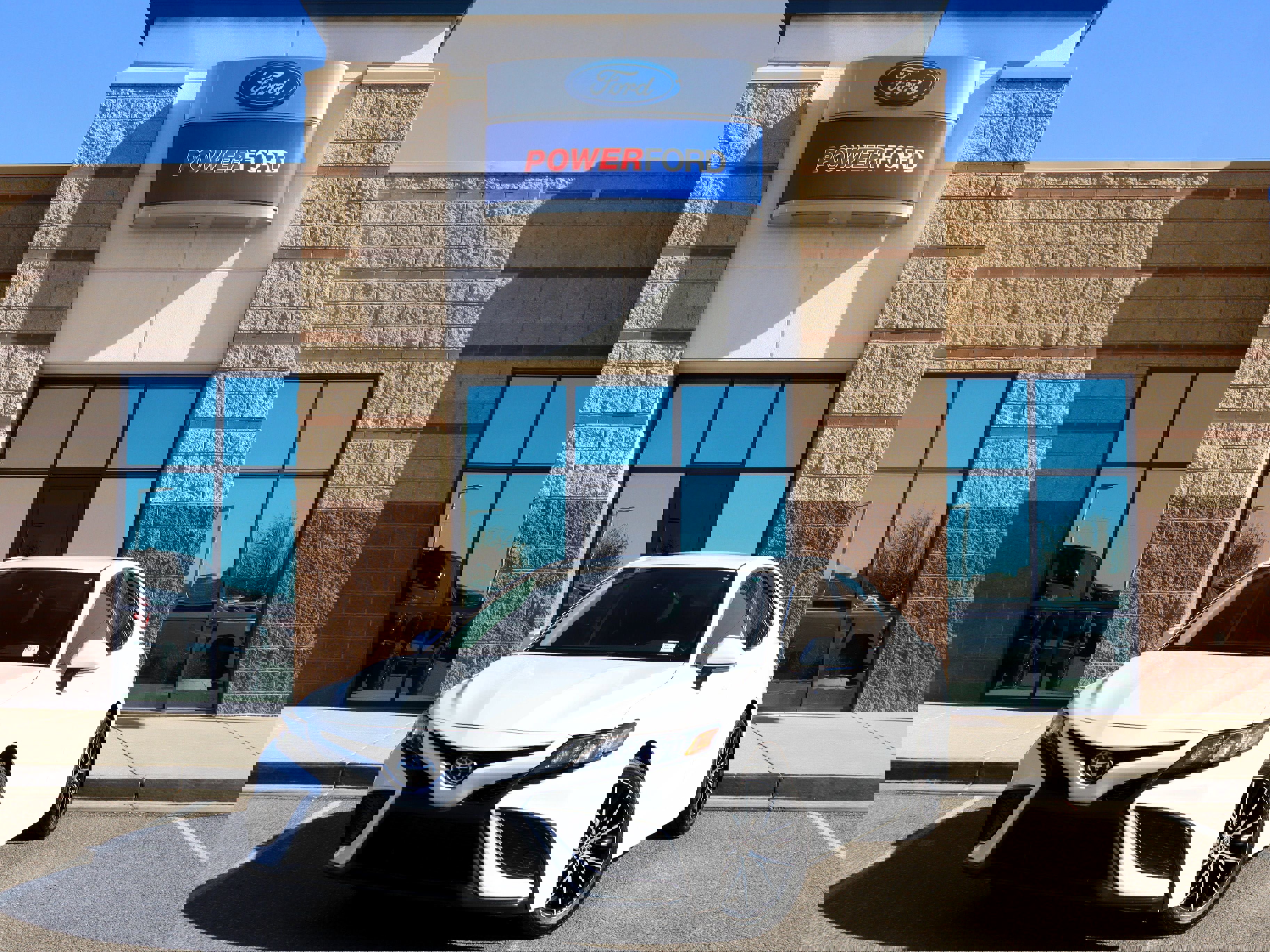 Used 2024 Toyota Camry SE image 2