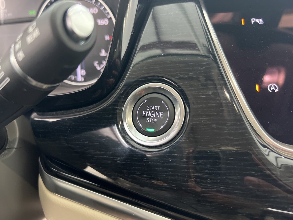 Used 2025 Cadillac XT6 Premium Luxury image 15