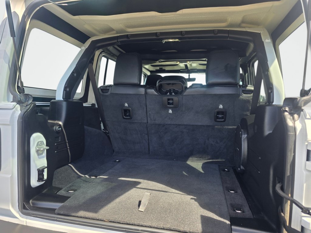 Used 2022 Jeep Wrangler Unlimited Sahara AWD/4WD image 25