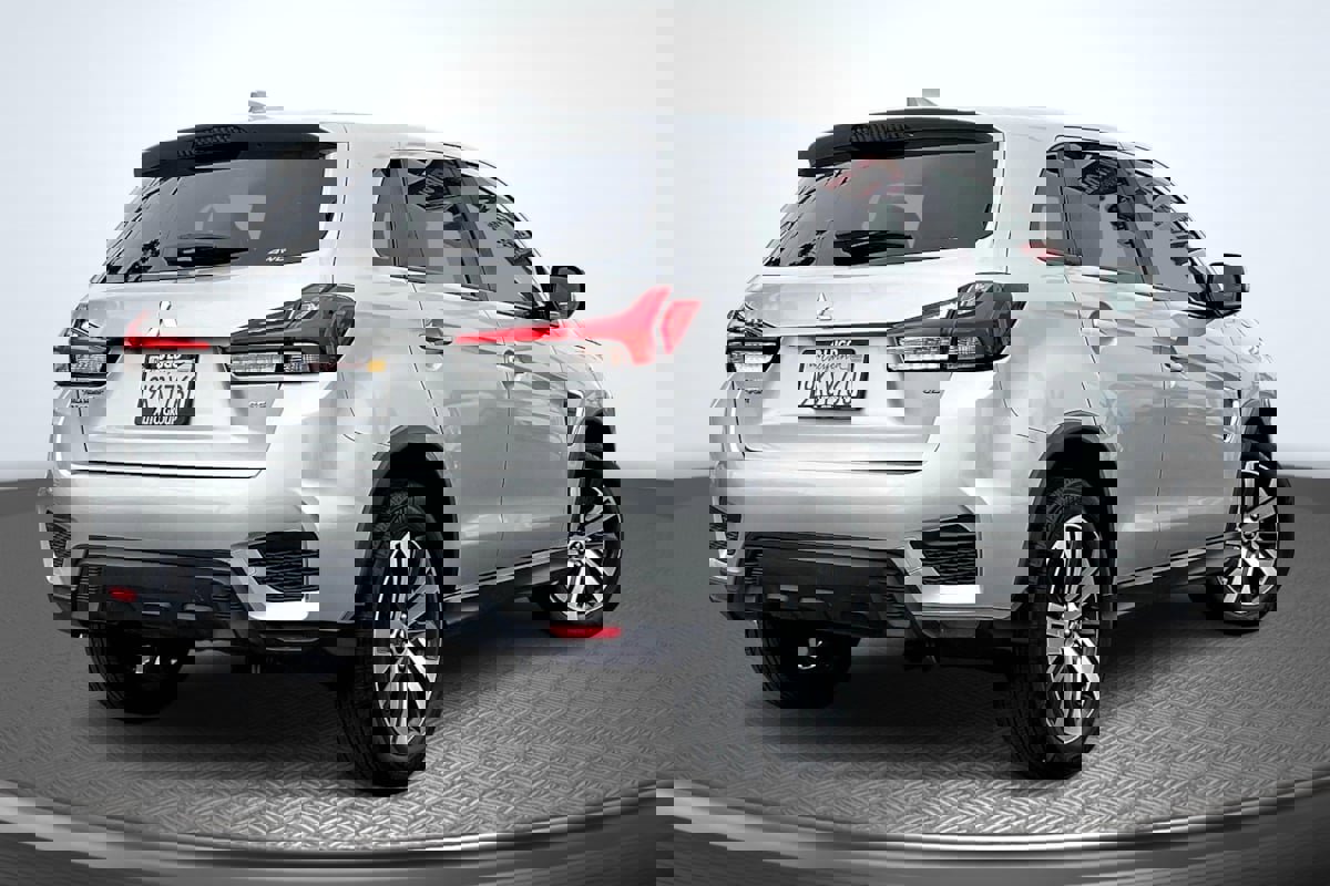 Used 2021 Mitsubishi Outlander Sport SE image 13