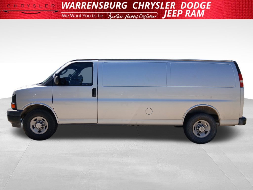 Used 2017 Chevrolet Express 2500 Extended RWD image 7