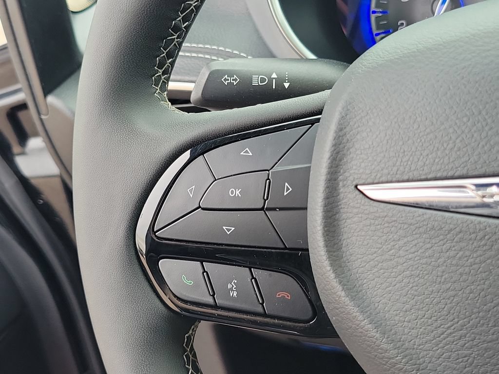 Used 2025 Chrysler Pacifica Limited FWD image 15