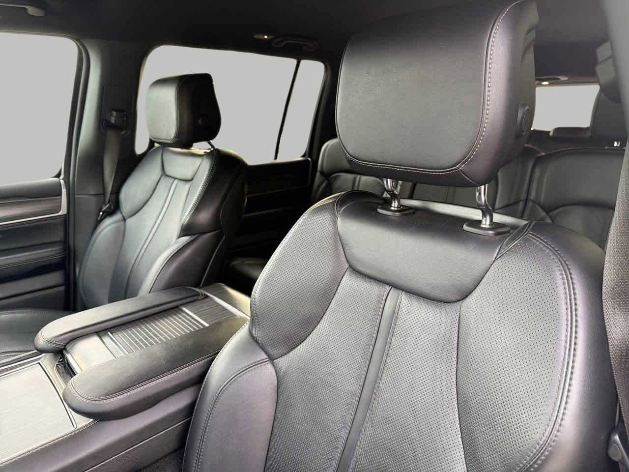 Used 2024 Jeep Wagoneer Series II w/ Flexible Seating Group image 20