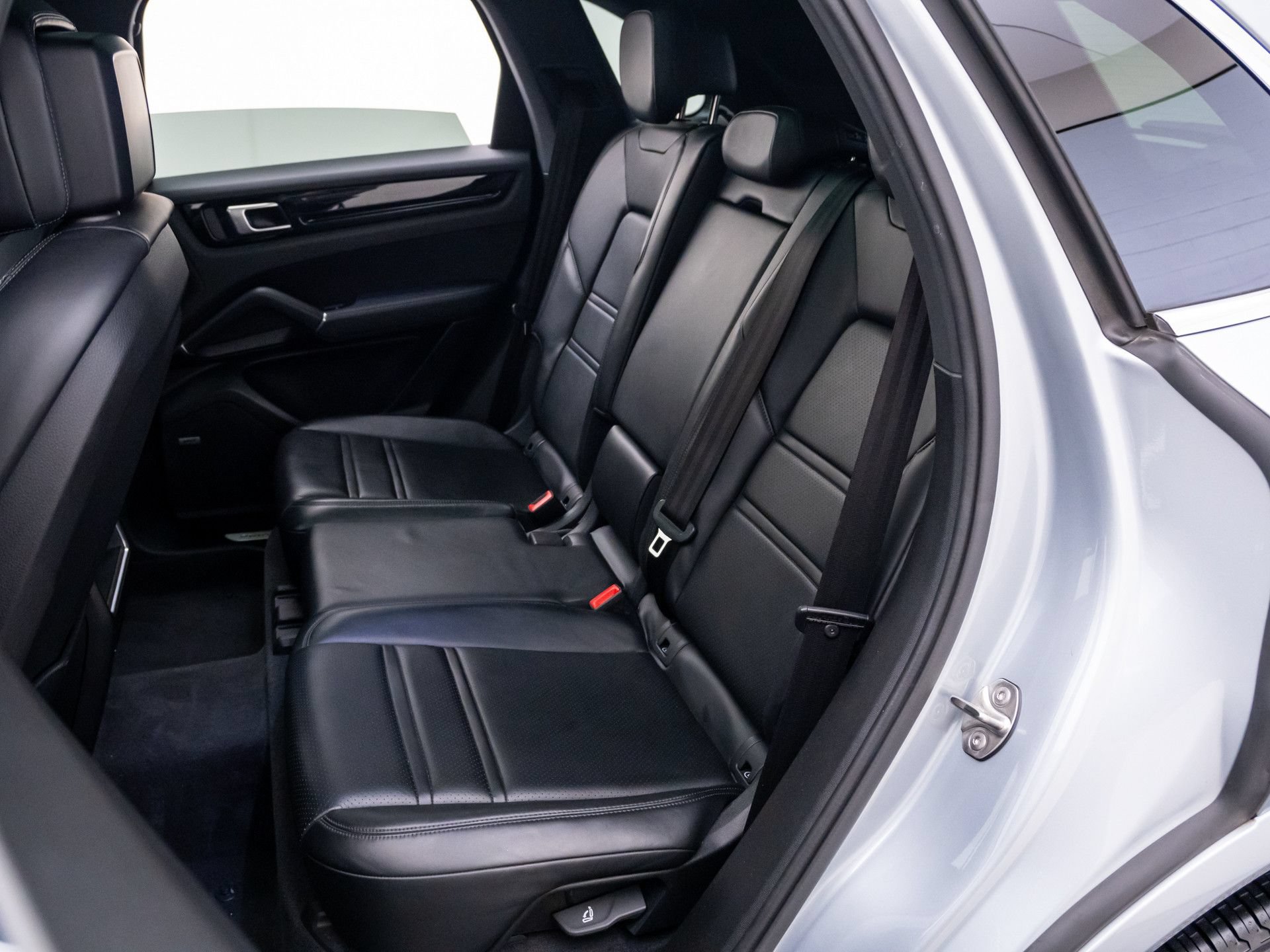 Certified 2023 Porsche Cayenne AWD/4WD image 17