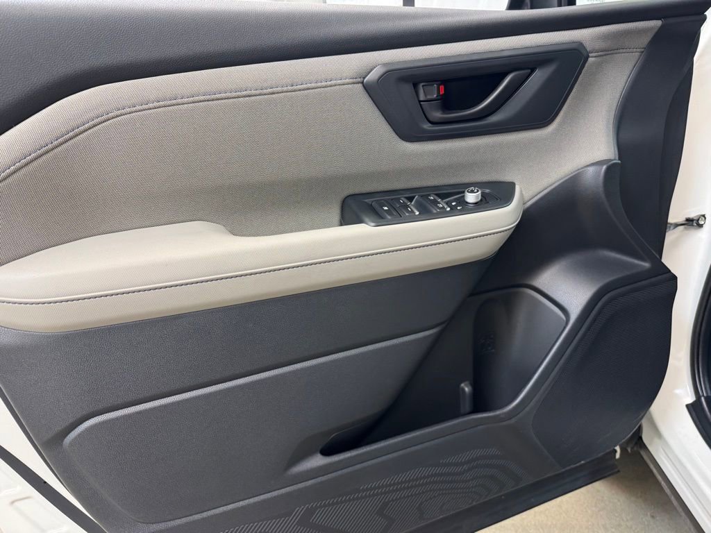 Used 2025 Subaru Forester Premium w/ Convenience Package #1 image 8