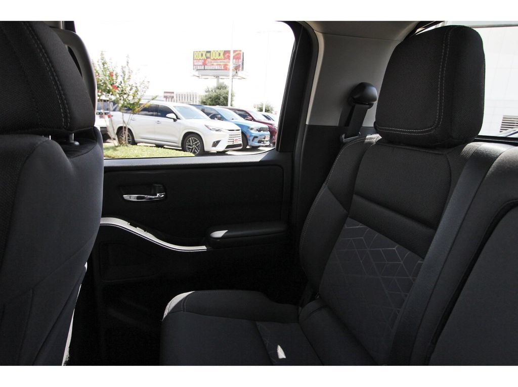 Used 2025 Nissan Frontier SV w/ SV Convenience Package RWD image 11