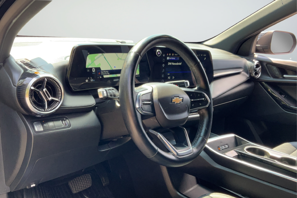 Used 2025 Chevrolet Equinox LT w/ Convenience Package II FWD image 24