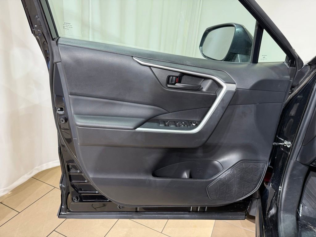 Certified 2023 Toyota RAV4 LE AWD/4WD image 15