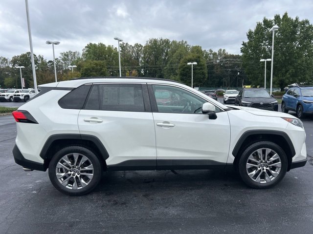 Used 2021 Toyota RAV4 XLE Premium image 4