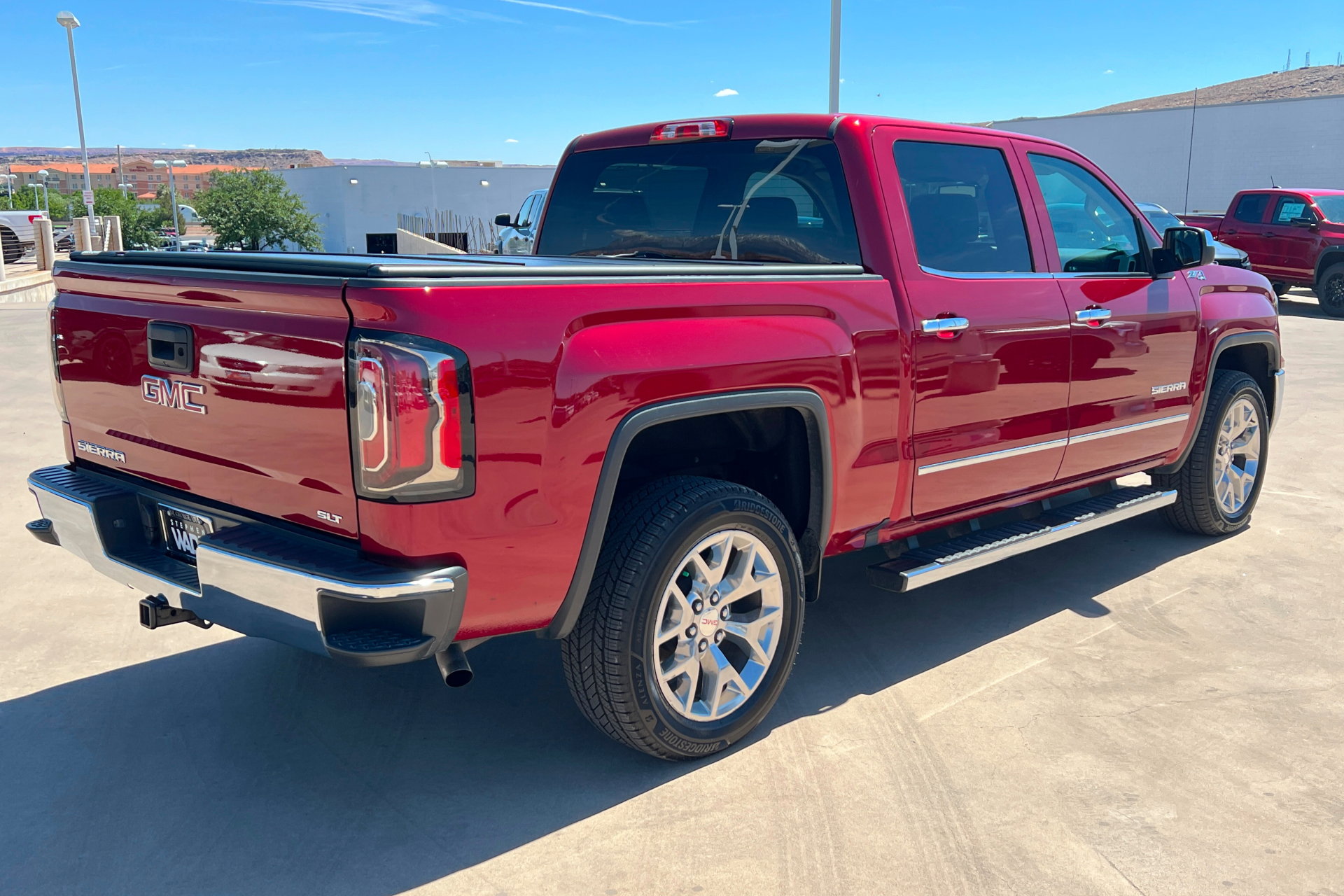 Used 2018 GMC Sierra 1500 SLT w/ SLT Premium Package AWD/4WD image 6